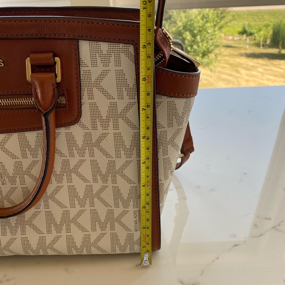 Michael Kors bag like new - Picture 7 of 11
